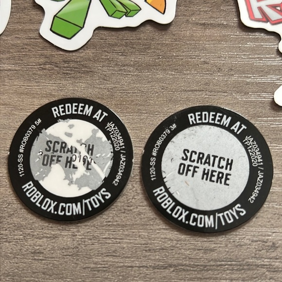 Roblox stickers + 2 Virtual item codes - Picture 3 of 5